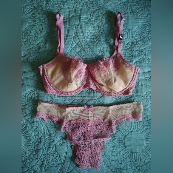 VS Dream Angels Lace Sheer Thong NWOT Size Small - Picture 4 of 5